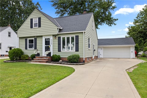Photo of 5220 Nan Linn Drive, Willoughby, OH 44094 (MLS # 5221723)