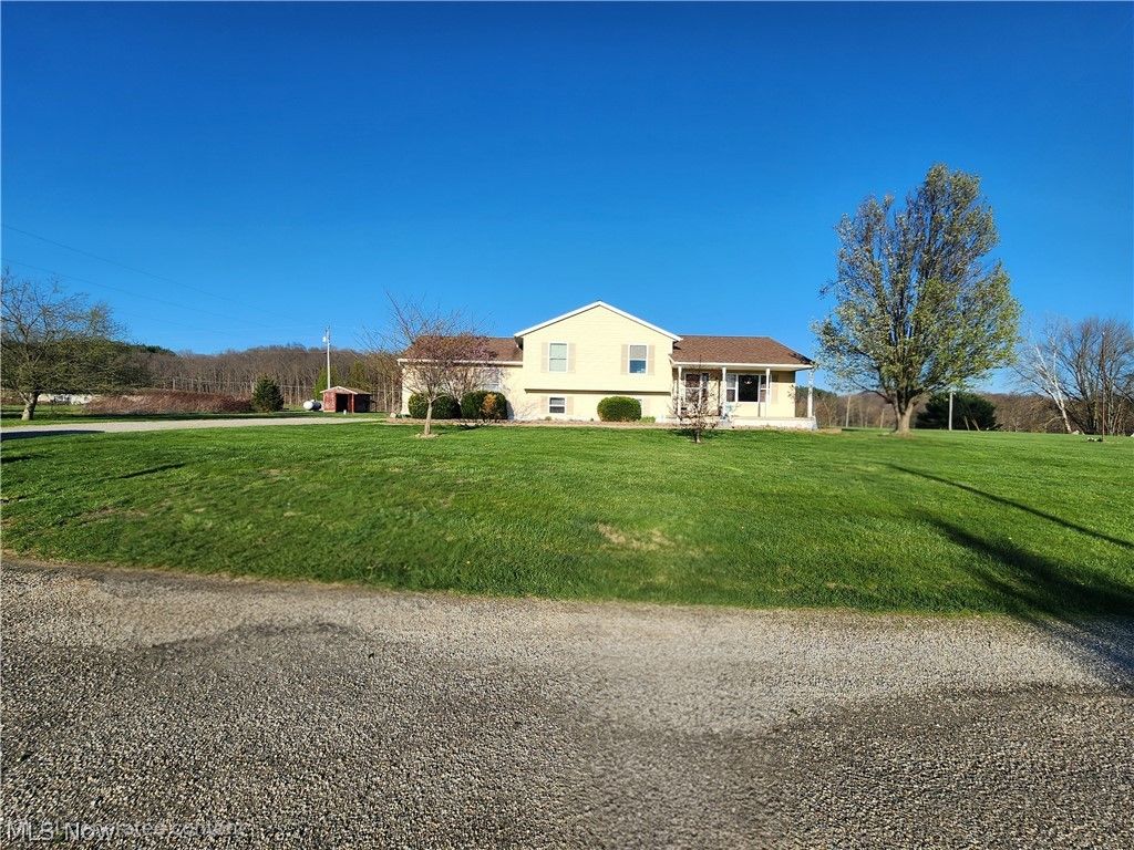 Photo of 8550 Goldenrod Drive, Zanesville, OH 43821 (MLS # 5200207)