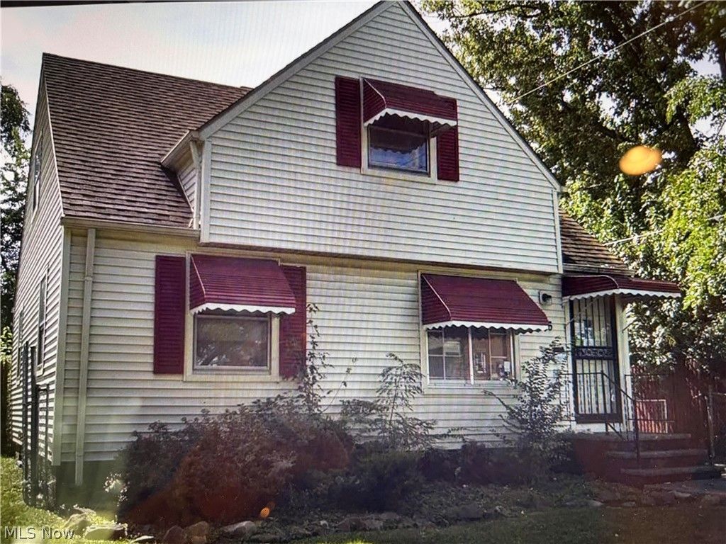 Photo of 13116 Crennell Avenue, Cleveland, OH 44105 (MLS # 5211948)