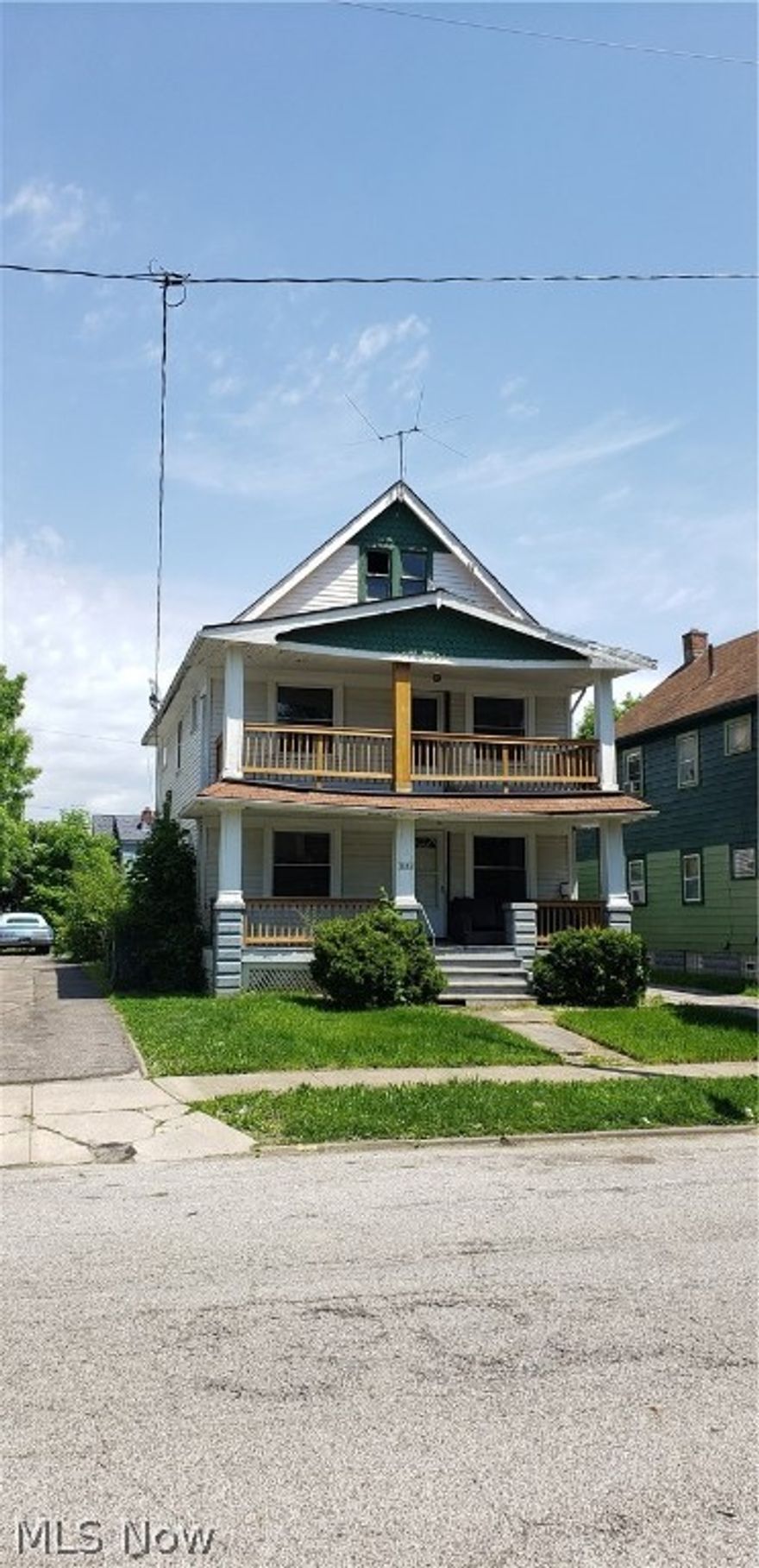 This well kept and maintained home is ready to be lived in or rented.  Bring offers today.