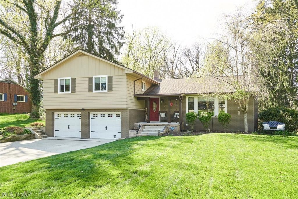 Photo of 877 Locust Drive, Tallmadge, OH 44278 (MLS # 5202849)