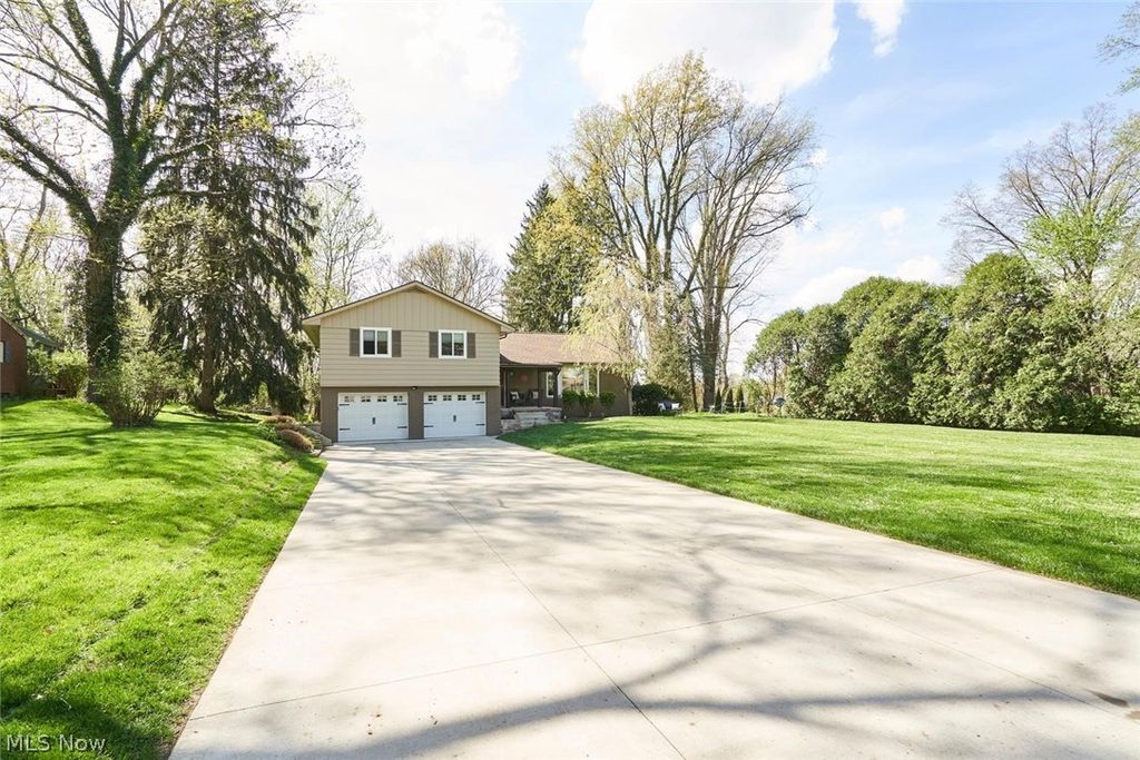 Photo of 877 Locust Drive, Tallmadge, OH 44278 (MLS # 5202849)