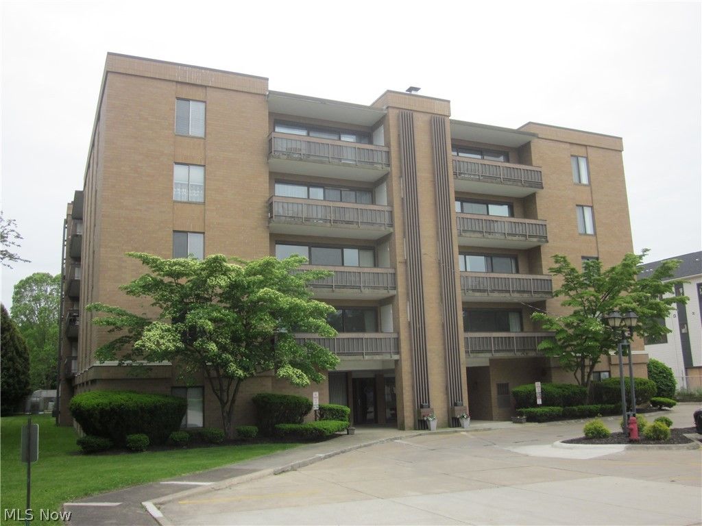 Photo of 22555 Center Ridge Road #204, Rocky River, OH 44116 (MLS # 5212378)