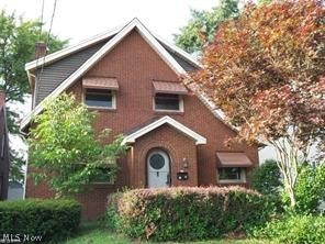 CASH PRICE $120,000! GREAT TENANT WHO IS WONDERFUL AND PAYS HER RENT! $1000.mo. plus all utilities. This extraordinary all brick Boardman home is a dream!! Beautifully styled, with great landscaping. CENTRAL Air june 2021! A nice sized backyard with a unique courtyard patio and 2 car garage. Relax after a long day in your Jacuzzi style tub in the gorgeous newly remodeled bathroom, that also has a large corner shower separate from the Jacuzzi tub! This home features beautiful arched entryways throughout, new carpeting, living room, dining room, 1st. floor den, foyer, and charming kitchen with breakfast room.. Basement is waterproofed, the walls and floors were recently redone and they are stunning, glass block windows and perfect for a rec room with its own 1/2 bathroom. 3 beautiful freshly painted and carpeted bedrooms with big closets too!. This home is worth seeing! Super sharp!
Tenants live there now, so appointment and proof of ability to purchase required prior to appointment. te