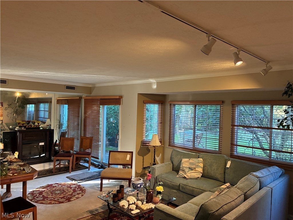 1746 Walnut Lane