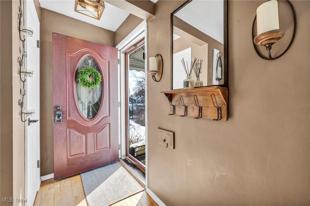 Photo of 395 E 309th Street, Willowick, OH 44095 (MLS # 5184389)