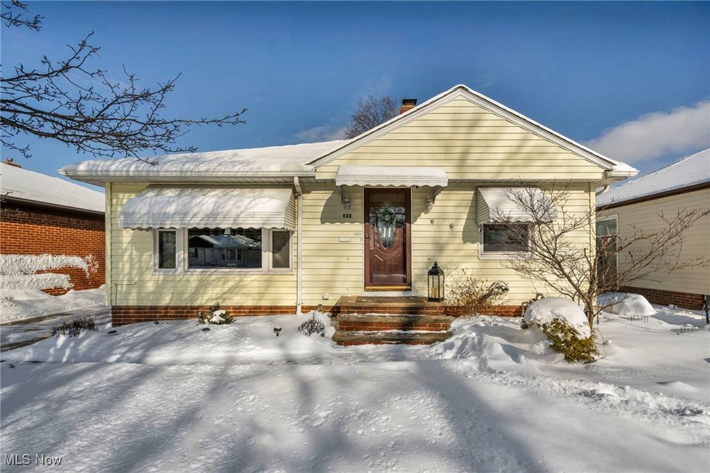 Photo of 395 E 309th Street, Willowick, OH 44095 (MLS # 5184389)