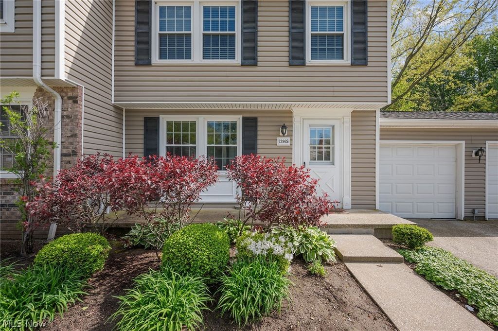 Photo of 7396 S Chestnut Commons Drive, Mentor, OH 44060 (MLS # 5209045)