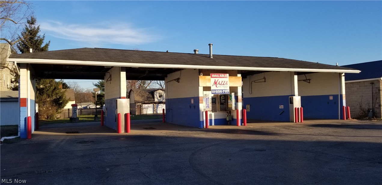 Well established car wash 3 blocks from city of Niles,Ohio . Owner 80 years old and retired. Car wash closed . Owner will assist in getting wash to being properly operational .