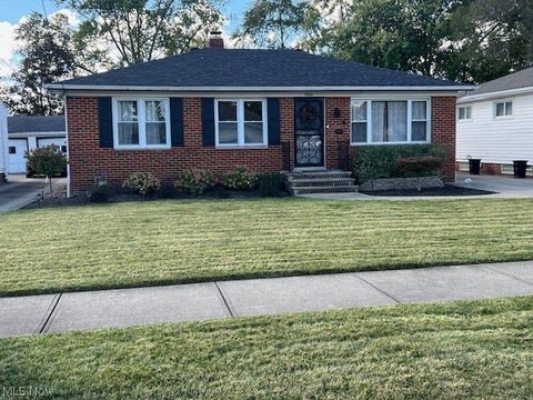 Homes For Sale - 5920 Glenwood Avenue<br/> Maple Heights, OH 44137