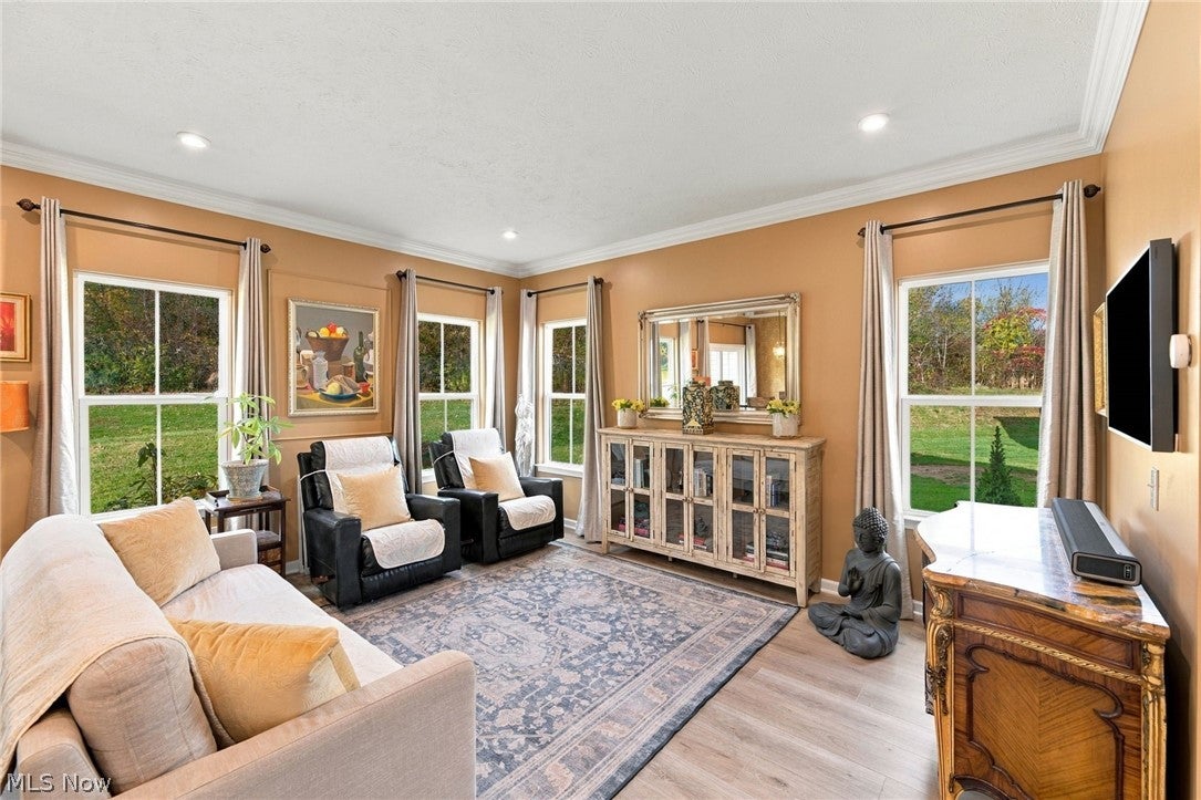 1055 Meadow Run