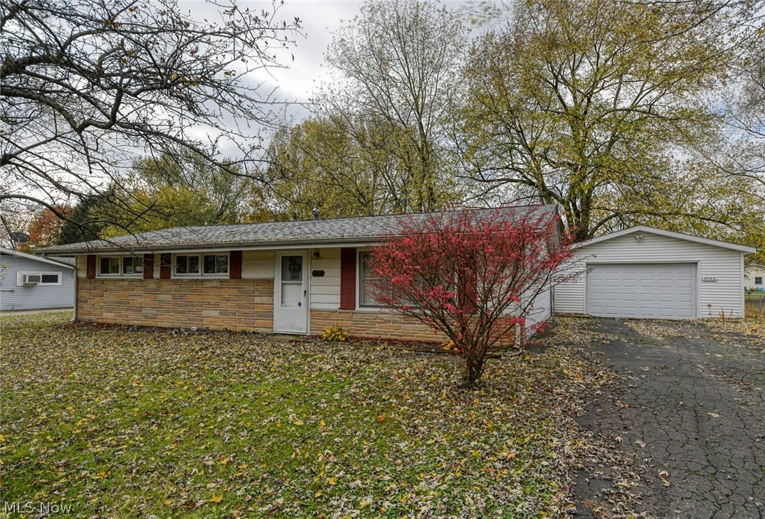 Welcome to this adorable ranch nestled near all things Streetsboro. This home features a 2 car garage, 3 bedrooms, 1 full bath, and a room next to the kitchen that can be kept or opened up as a large open concept/dining room. The backyard is large, and fully fenced in as a bonus.
Since moving in, the owners have completed several big ticket items including the roof ('18), water heater ('17), windows ('08), fresh paint, and more.
These sellers are motivated, and this home is ready for you to make it your own.