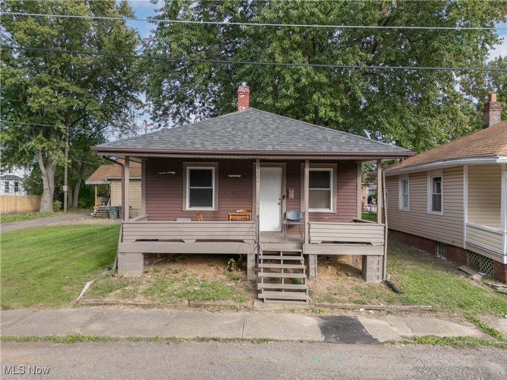 Photo of 1332 Struble Avenue NE, Canton, OH 44705 (MLS # 5165280)