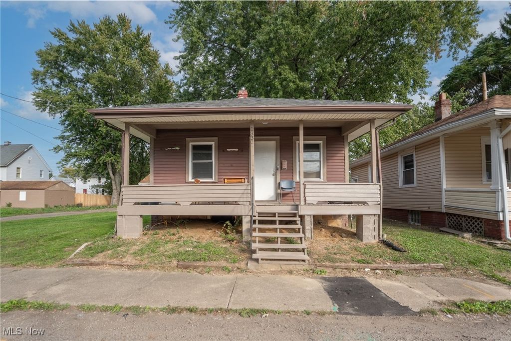 Photo of 1332 Struble Avenue NE, Canton, OH 44705 (MLS # 5165280)