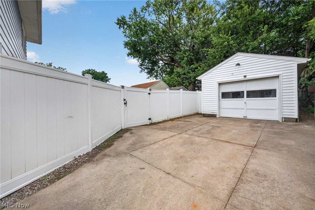 309 E Baird Avenue