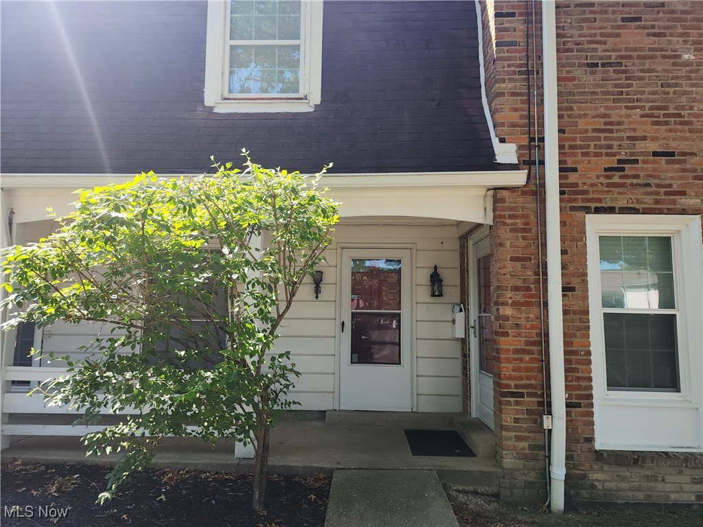 Welcome to a your new home! Spacious and recently updated condo in Georgetown of the Highlands featuring 2 bedrooms and 1.5 baths along with a private patio. All kitchen appliances provided. Don't wait, schedule your showing today!