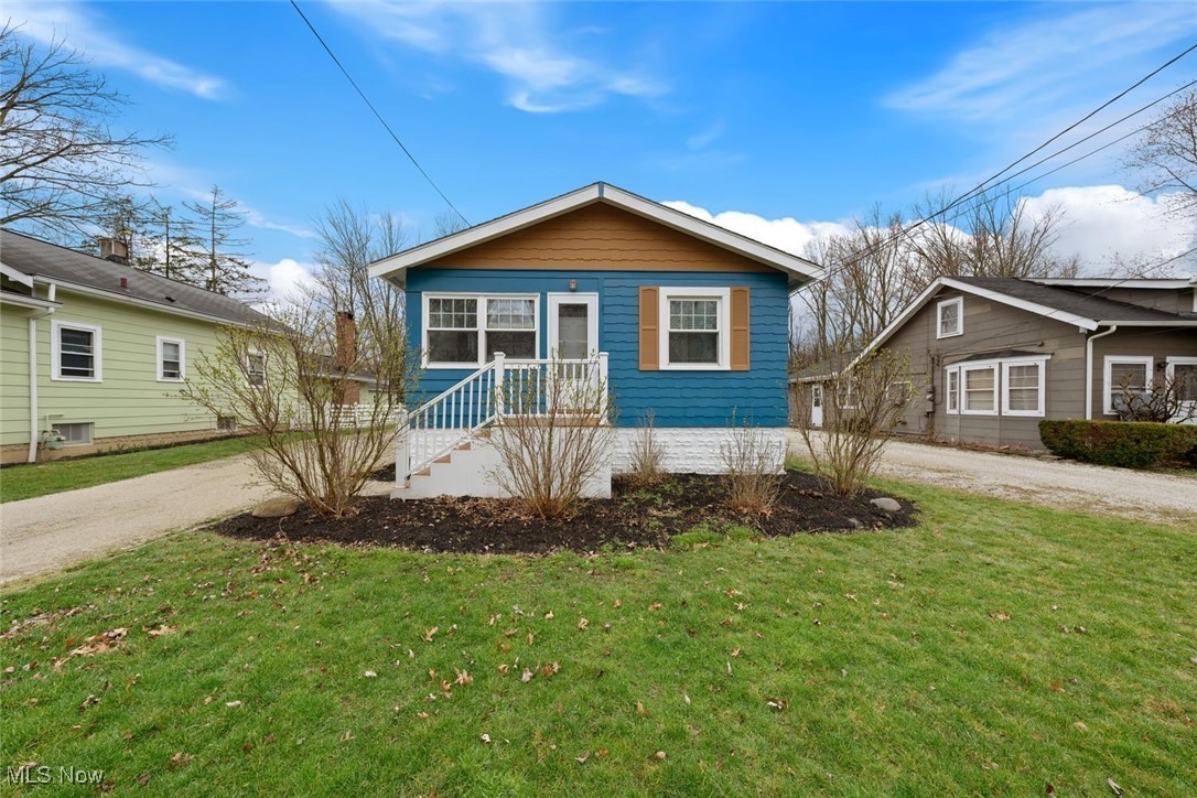 Come see this charming 2-bedroom Cape Cod located in the heart of Westlake! This fully furnished home offers short, midterm, and long-term rental flexibility, making it perfect whether you’re in between houses, relocating, or building your next home.
The layout is ideal for privacy, with one bedroom on the main floor and another upstairs alongside a cozy sitting/game room—perfect for relaxation or extra space to work or play. The home features updated flooring and a bright kitchen with plenty of cabinet space, along with a refrigerator, stove, and dishwasher. On-site laundry includes both washer and dryer for added convenience.
It’s truly turnkey — fully furnished and thoughtfully stocked with dishes, cookware, linens, towels, and more to make your stay as comfortable as possible. Outside, you’ll find a deep, fully fenced backyard and a 2-car detached garage. All of this located in Westlake—a community known for its highly rated schools and fantastic rec center.
Schedule your private showing today!