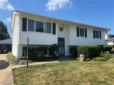 Homes For Sale - 3031 Marda Drive<br/> Cleveland, OH 44134