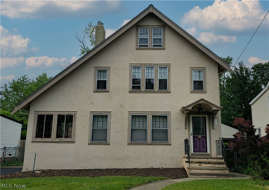 Adorable colonial with beautiful original woodwork throughout. Fully fenced yard, great location, newer HVAC and electrical plus a home warranty! Bring your decorating ideas to this lovely home!