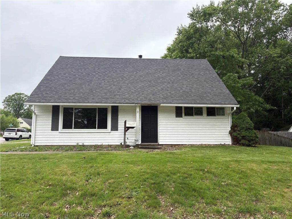 Photo of 2300 Giffels Drive, Cuyahoga Falls, OH 44221 (MLS # 5213492)