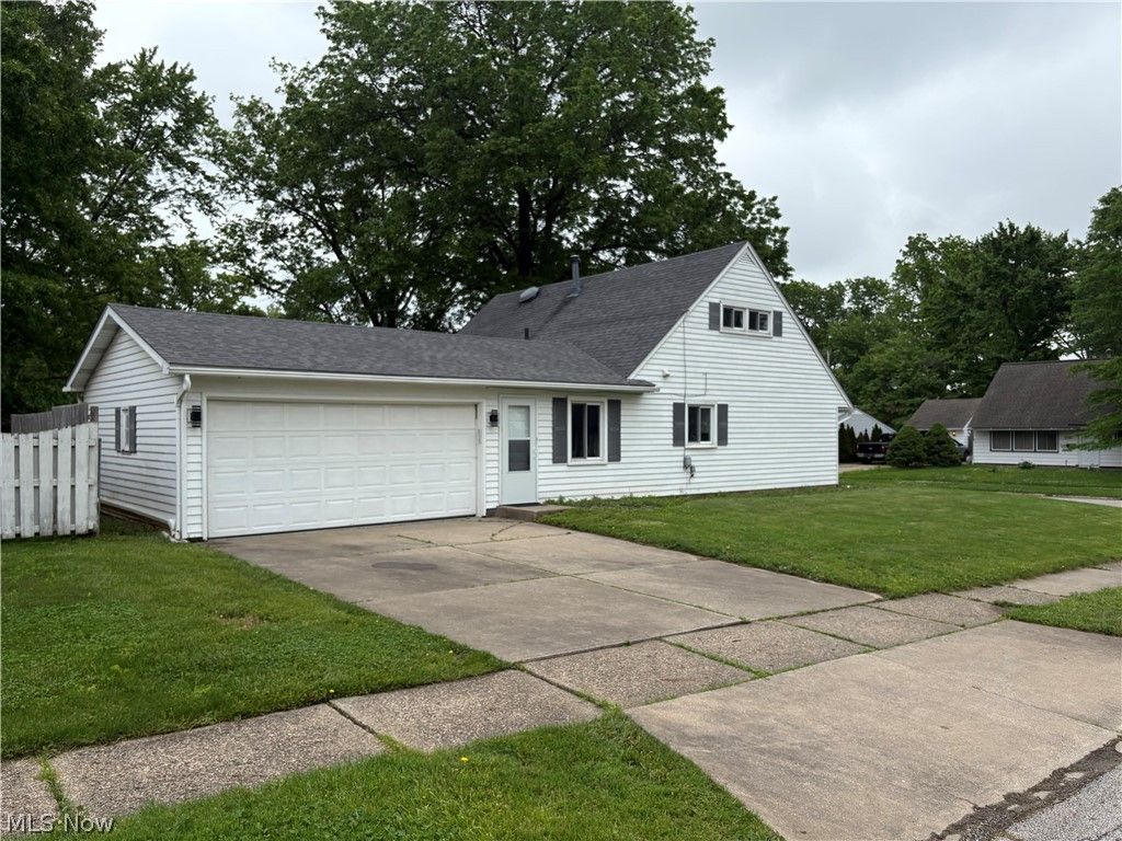 Photo of 2300 Giffels Drive, Cuyahoga Falls, OH 44221 (MLS # 5213492)