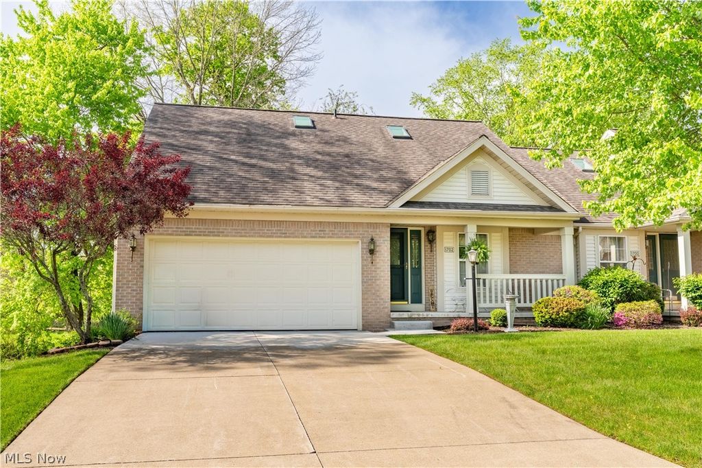 Photo of 1702 Southpointe Circle NE, Canton, OH 44714 (MLS # 5207020)