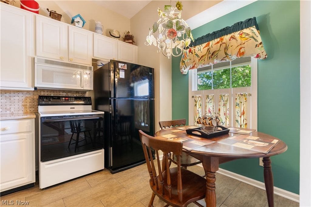 Photo of 1702 Southpointe Circle NE, Canton, OH 44714 (MLS # 5207020)