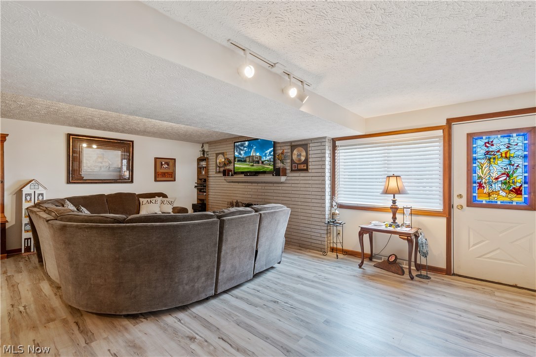 Oak Point - Residential