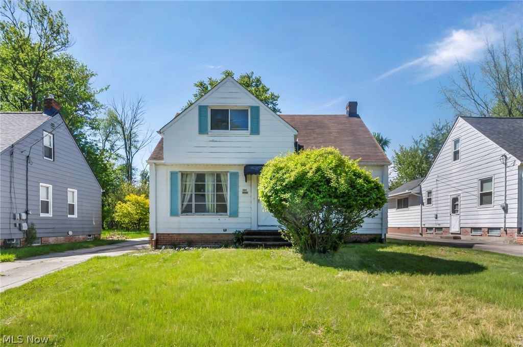 Photo of 15812 Grant Avenue, Maple Heights, OH 44137 (MLS # 5212252)