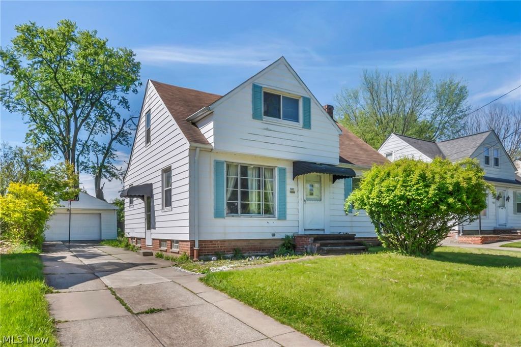 Photo of 15812 Grant Avenue, Maple Heights, OH 44137 (MLS # 5212252)