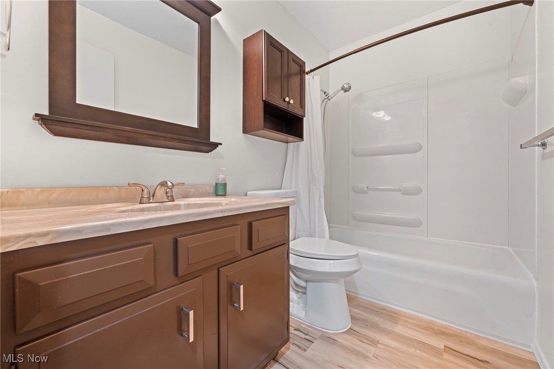 Smugglers Cove Condo 04 - Residential Lease