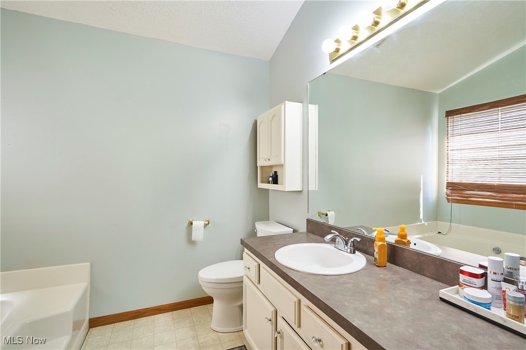 613 W Sturbridge Drive, Medina, Ohio image 20