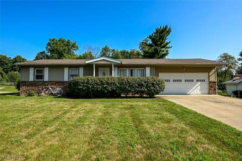 Homes For Sale - 577 Catalina Drive<br/> Akron, OH 44319