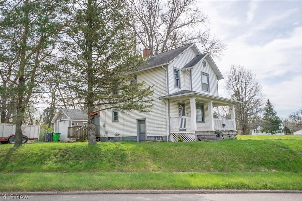 Photo of 1033 Walnut Avenue, Alliance, OH 44601 (MLS # 5200271)