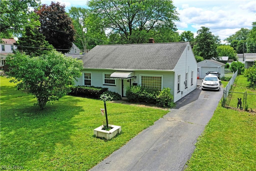 Photo of 153 Melbourne Avenue, Boardman, OH 44512 (MLS # 5220524)