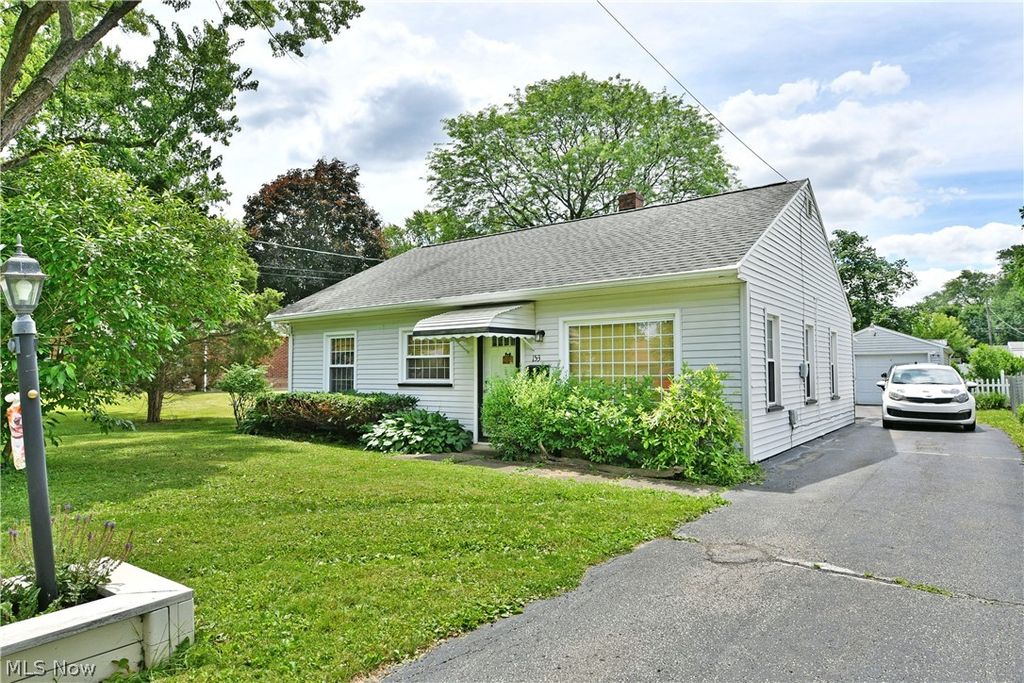 Photo of 153 Melbourne Avenue, Boardman, OH 44512 (MLS # 5220524)