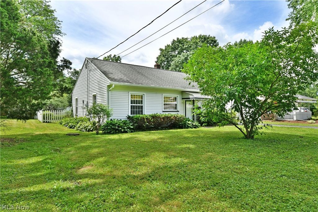 Photo of 153 Melbourne Avenue, Boardman, OH 44512 (MLS # 5220524)
