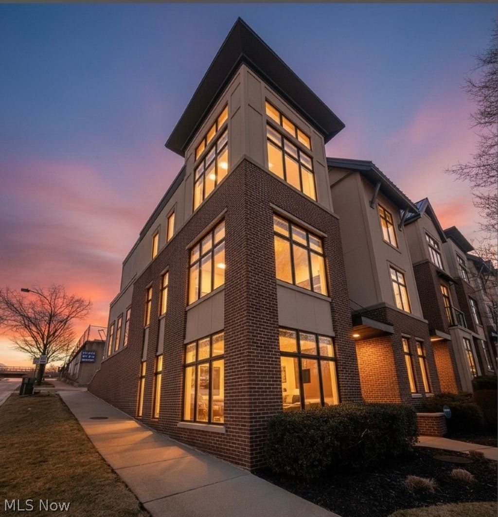 Photo of 121 N Howard Street, Akron, OH 44308 (MLS # 5196547)