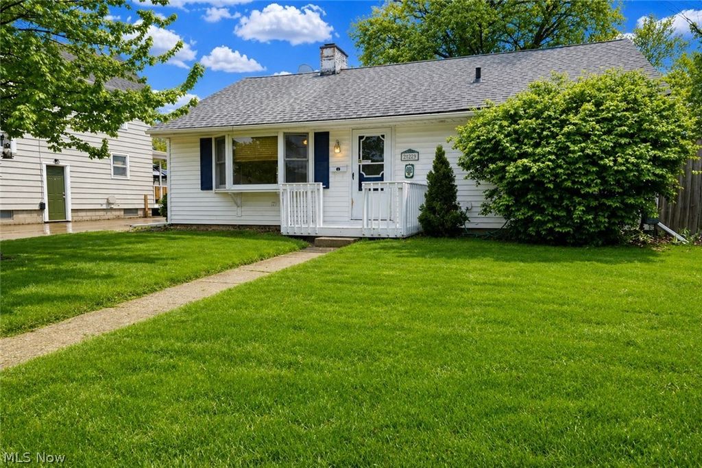 Photo of 229 Lexington Avenue, Elyria, OH 44035 (MLS # 5205838)