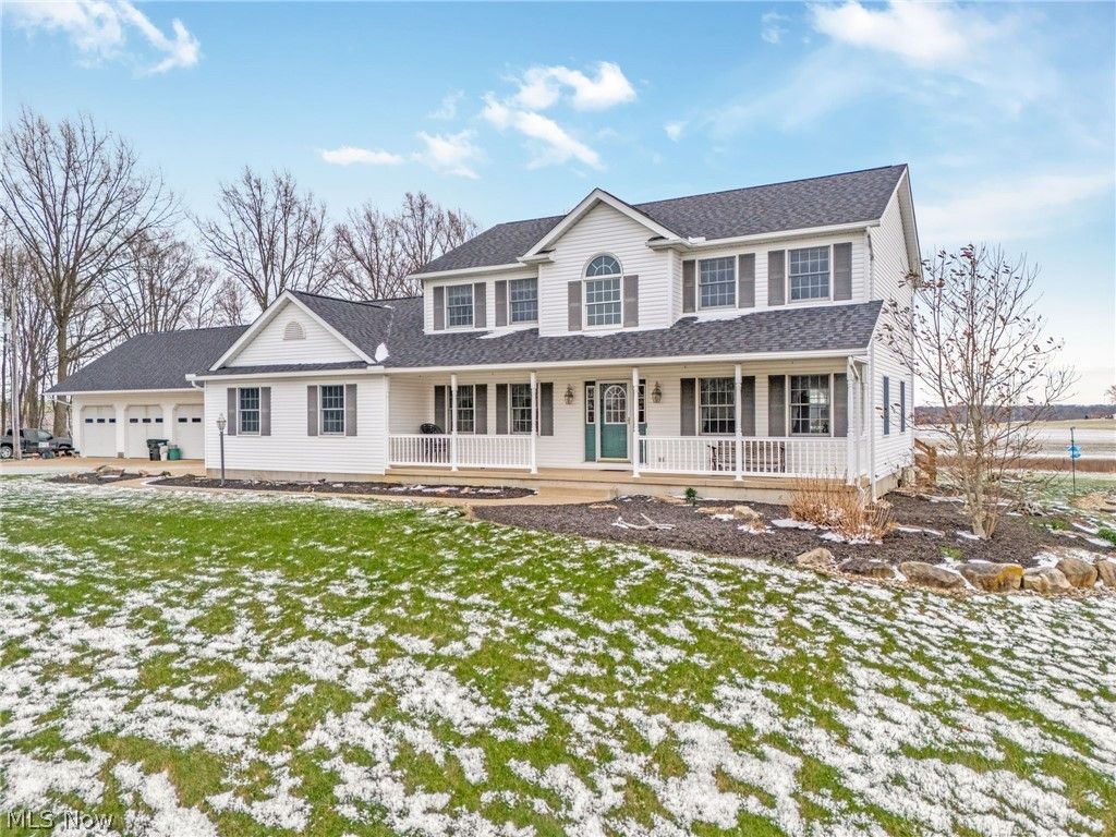 Photo of 2186 Woodline Avenue SW, North Lawrence, OH 44666 (MLS # 5194424)