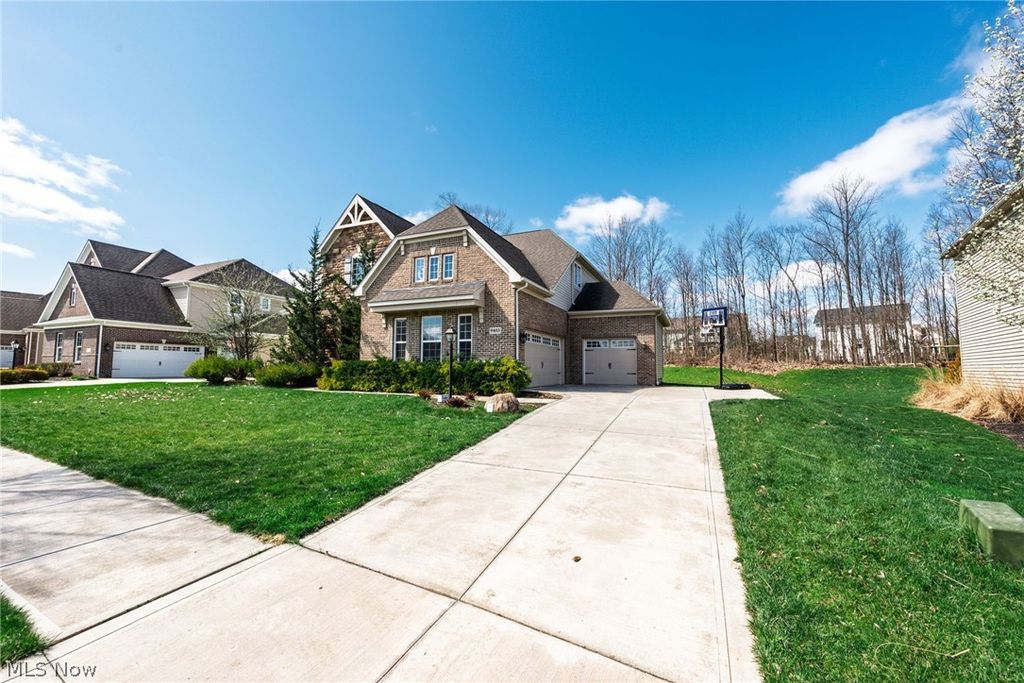 Photo of 9403 Grace Drive, Twinsburg, OH 44087 (MLS # 5199575)