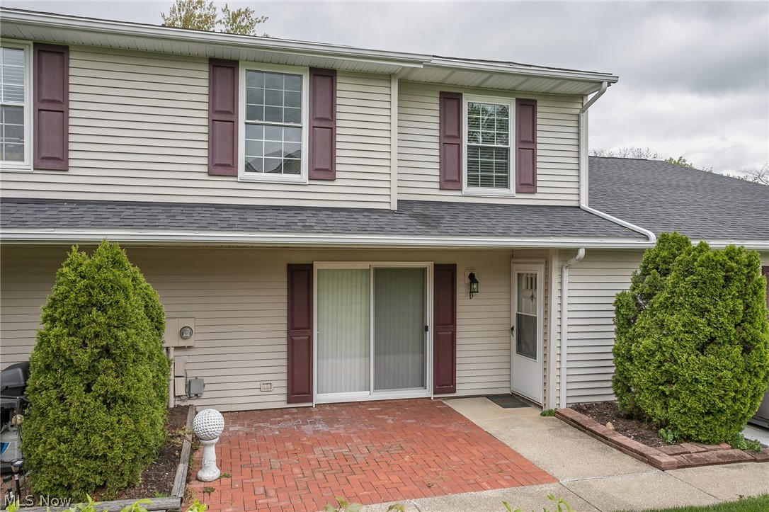 Move in ready Condo located in Stow! Enjoy your brick patio right by the front door. This condo features 3 bedrooms and 2 full bathrooms. New flooring throughout as well as neutral paint colors. Other updates include the kitchen appliances. Master bedroom has a large walk-in closet. Located in Independence Place in Stow right by Fox Den golf course, and Silver Springs Park. Call today to schedule a showing.