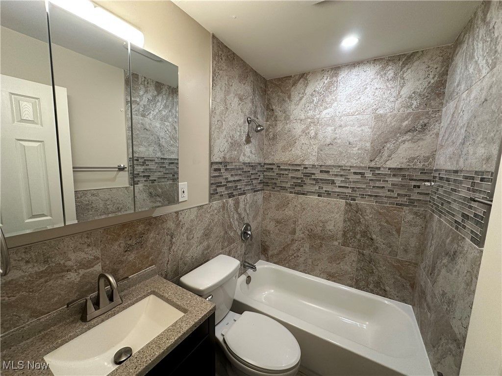 Photo of 3020 Northgate Avenue, Liberty, OH 44505 (MLS # 5175258)