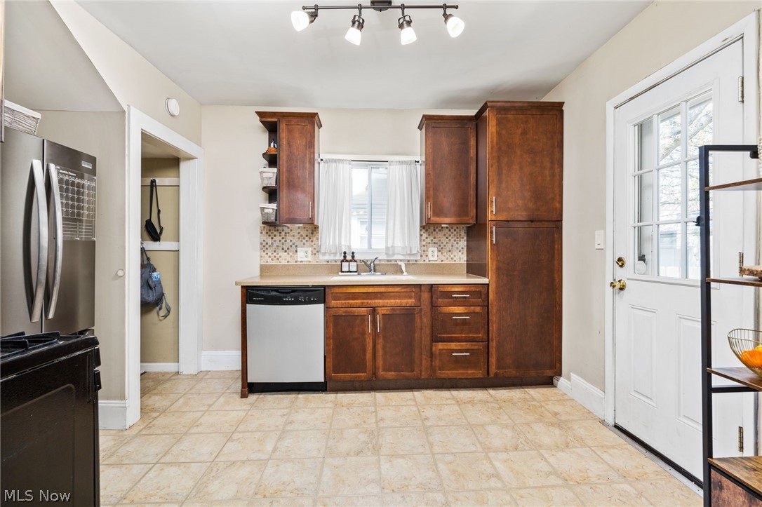 Matthews & Gilberts 03 - Residential