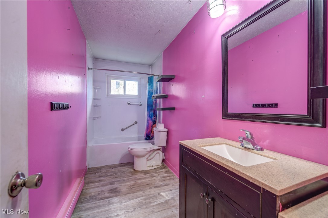 Lorain, Ohio 44053, United States, 3 Bedrooms Bedrooms, ,2 BathroomsBathrooms,Residential,Active,232892