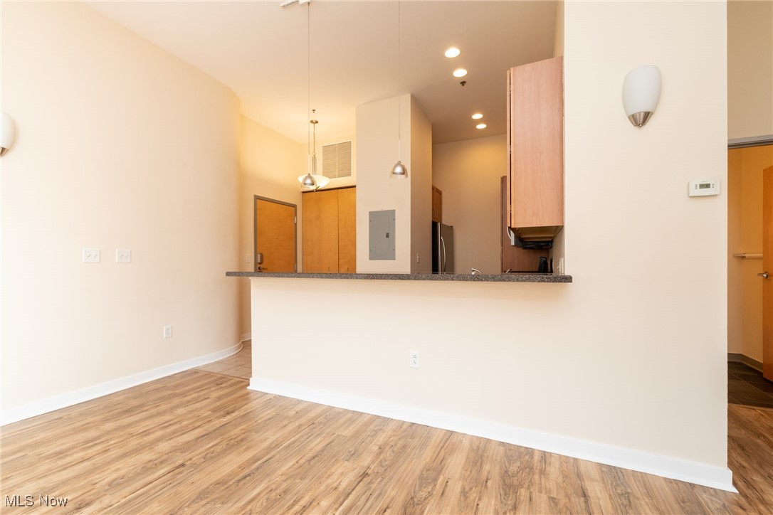 Cleveland, Ohio 44113, United States, 2 Bedrooms Bedrooms, ,2 BathroomsBathrooms,Residential,Pending,20611