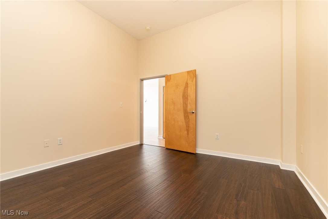 Cleveland, Ohio 44113, United States, 2 Bedrooms Bedrooms, ,2 BathroomsBathrooms,Residential,Pending,20611