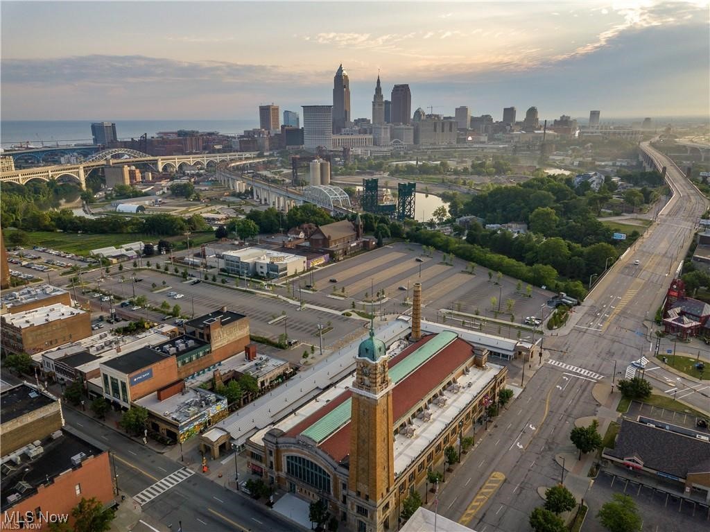 Cleveland, Ohio 44113, United States, 2 Bedrooms Bedrooms, ,2 BathroomsBathrooms,Residential,Pending,20611