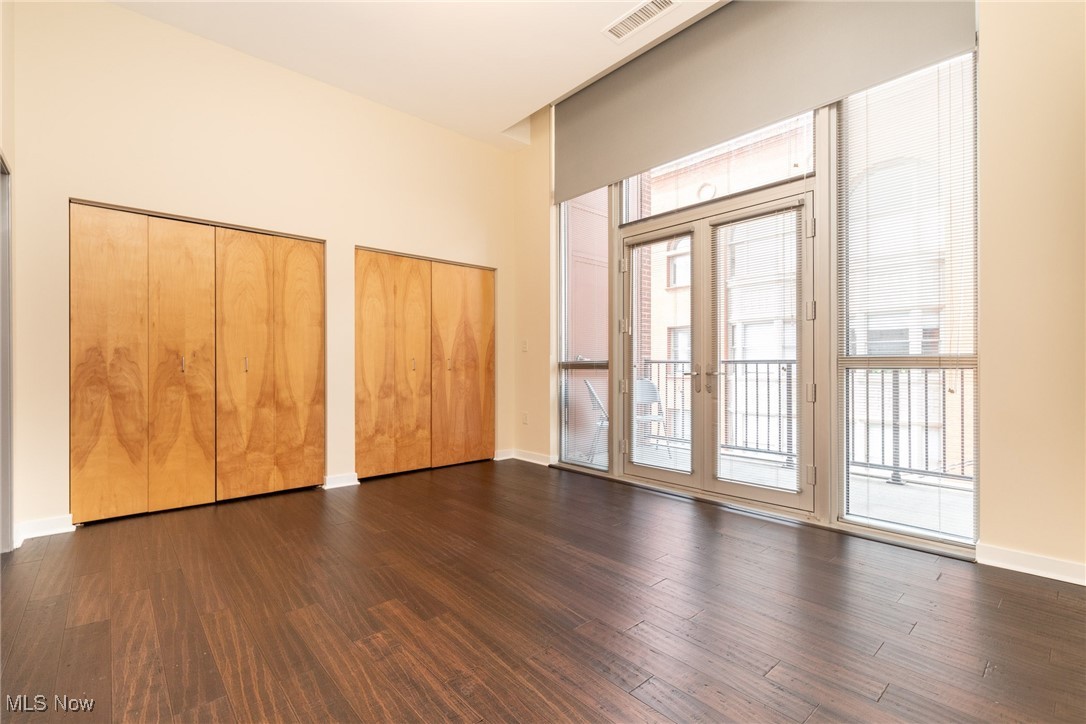 Cleveland, Ohio 44113, United States, 2 Bedrooms Bedrooms, ,2 BathroomsBathrooms,Residential,Pending,20611