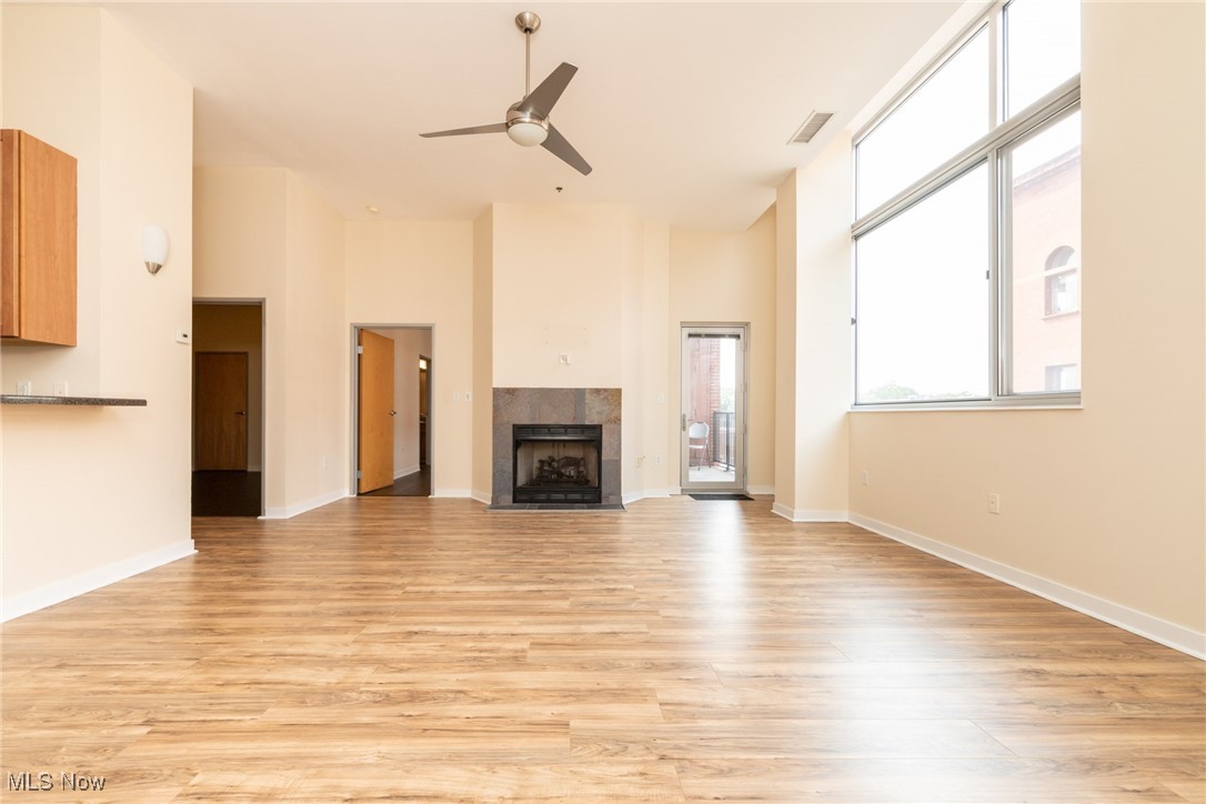 Cleveland, Ohio 44113, United States, 2 Bedrooms Bedrooms, ,2 BathroomsBathrooms,Residential,Pending,20611